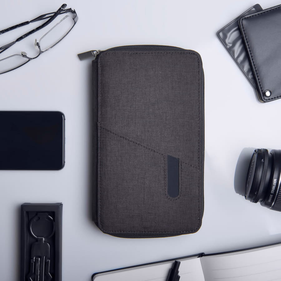 Органайзер дорожный с зарядным устройством (4000mAh)&quot;Portable&quot;,бордовый,12х21х3см, полиэстер