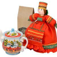 Набор Кремлевский: кукла на чайник, чайник заварной с росписью, чай травяной